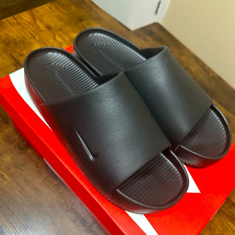 Nike Mens Calm Slides.. Size 13